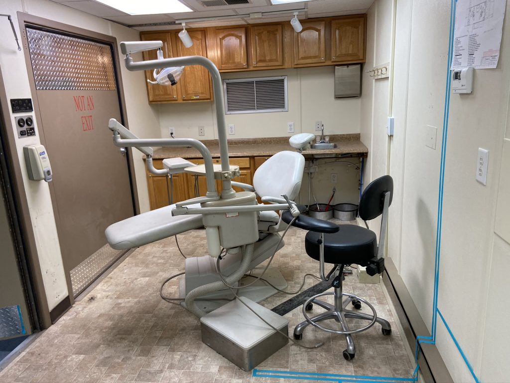 Mobile dental trailerMobile dental coachMobile dental vanDental clinic trailerPortable dental unitCustomized dental vehicleUsed mobile dental van